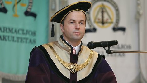 Prof. dr. R.Žaliūnas iki šiol vadovavo Kauno medicinos universitetui.