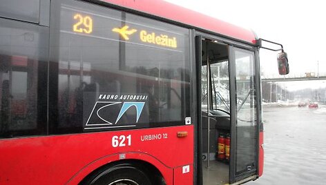 29-ojo mar&scaron;ruto autobusas, važiuojantis į Kauno oro uostą