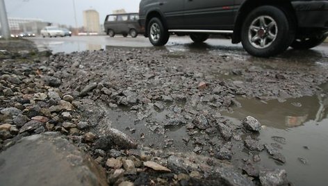 Kauniečių nuomonės tyrimas atskleidė seniai žinomą tiesą: Kauno gyventojus labiausiai erzina duobėtos miesto gatvės