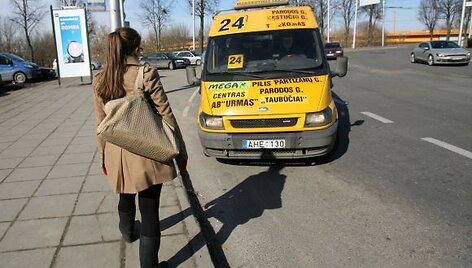 Sumažėjęs keleivių skaičius, brangstantys degalai, dėl &scaron;alčio gendanti technika &ndash; &scaron;ių metų žiema &bdquo;mikriukų&ldquo; verslui buvo kaip reta sudėtinga.