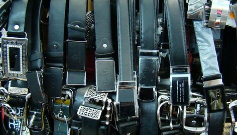 I&scaron; prekyvietės &bdquo;Urme&ldquo; paimta 100 vnt. diržų, rankinių, trumpikių, pažymėtų prekės ženklais &bdquo;Armani&ldquo;, &bdquo;Gucci&ldquo;, &bdquo;Boss&ldquo;, &bdquo;D&G&ldquo;, &bdquo;Piere Cardin&ldquo;.
