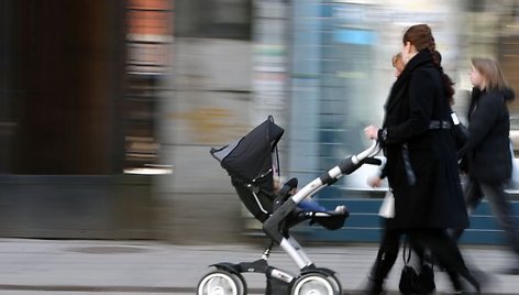 Įkyrių skambučių iš KLB sulaukiančios būsimos mamos tai vertina kaip terorizavimą. 