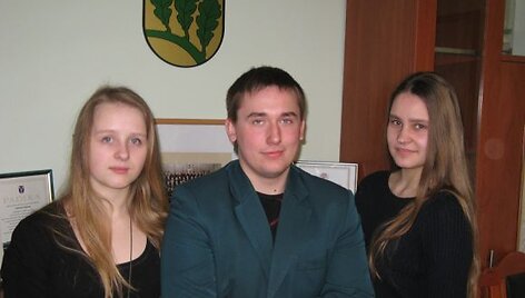 I&scaron; kairės į de&scaron;inę: garliavi&scaron;kiai Laura Talutytė, Karolis Valaika ir Dalia Beržinskaitė dalyvaus imitacinėje Europos ekonomikos ir socialinių reikalų komiteto (EESRK) plenarinėje sesijoje ir ten atstovaus Lietuvai.