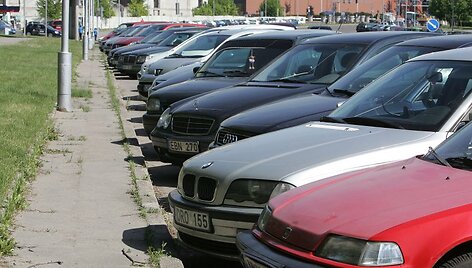 Karaliaus Mindaugo prospekto &scaron;iaurinėje pusėje bus draudžiama statyti automobilius antradienio ir penktadienio naktimis.
