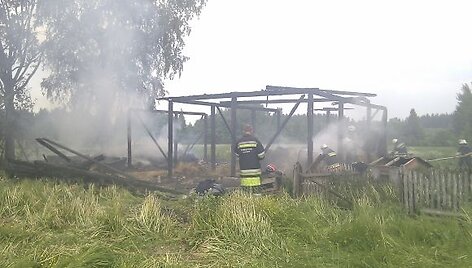 Sudegė A.Rakauskui priklausantis ūkinis pastatas