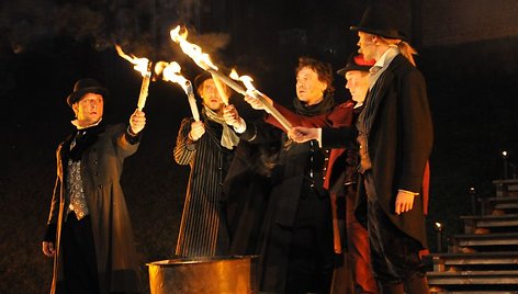 Just.Marcinkevičiaus dramų personažus Pažaislio festivalyje įkūnija LNDT aktoriai. 