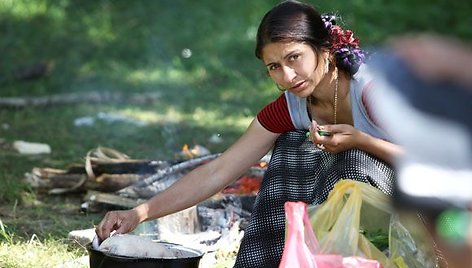 Rumunijos romų bendruomenė tebegyvena skurde: vandens čiaupas – tik įveikus purvo jūrą