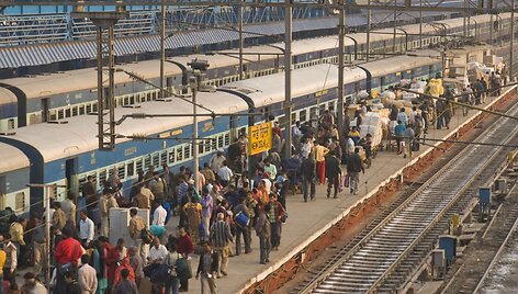 Kasdien Indijoje įvykdoma per 10 000 kelionių traukiniais