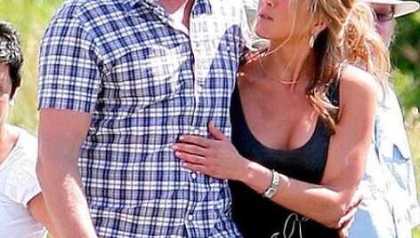 Sklinda gandai, kad aktorė Jennifer Aniston mezga naują romaną. &Scaron;įkart su kolega Gerardu Butleru.