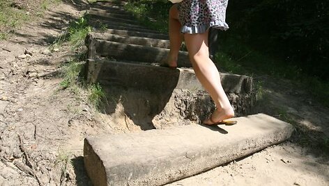 Kopimas į Beke&scaron;o, Stalo ar Trijų kryžių kalnus i&scaron;lūžusiais laiptais &ndash; lyg estafetė su kliūtimis.