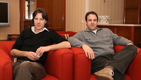 Filmo &bdquo;Žmogus ant lyno&ldquo; režisierius Jamesas Marshas ir prodiuseris Simonas Chinas.