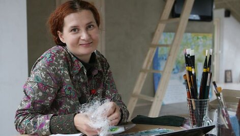 Sigutė Ach prisipažino, kad dažniausiai kalėdinius atvirukus jai tenka kurti kar&scaron;tos vasaros naktimis, įsivaizduojant lauke sniegą.