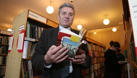 A.Mickevičiaus vie&scaron;osios bibliotekos direktorius P.Zurlys prognozuoja, kad kitąmet dėl sumažinto finansavimo bus ne tik sunkiau įsigyti naujų leidinių, bet gali sutrumpėti ir bibliotekų darbo laikas.