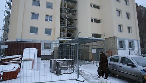 Daugiabučių, kurių visi butai turi balkonus, gyventojai net nesuka galvos, kam reikia mokėti už balkonų renovaciją, o kam ne, nes renovavimo ka&scaron;tai paskirstomi po lygiai.