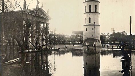 Praėjusiame &scaron;imtmetyje smarkiausiai Neries vanduo i&scaron;siliejo 1931 m. Potvynio metu žmonės plaukiojo valtimis po dabartines Žygimantų, T.Vrublevskio, Tilto, Olimpiečių gatves.