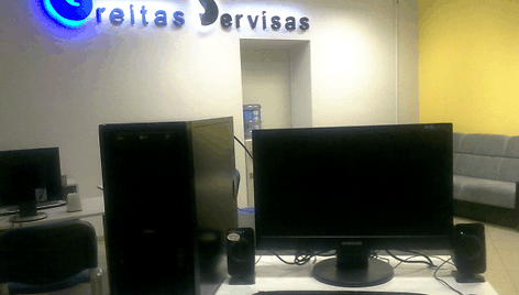 Uostamiestyje sukomplektuotas pirmas Lietuvoje ekologi&scaron;kas kompiuteris &bdquo;Green PC Home&ldquo;.