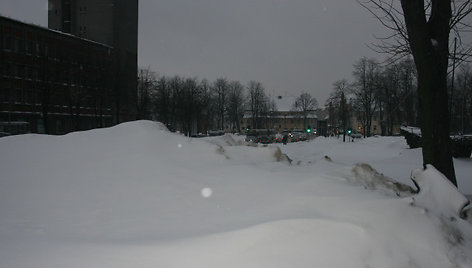 Klaipėdoje - sniego kalnai.