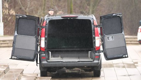 Šilutiškiai teisme aiškinasi, ar konkursas dėl mirusiųjų palaikų pervežimo vyko skaidriai.