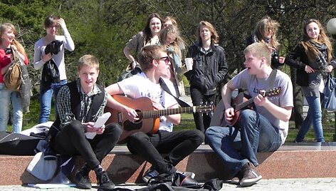 Gatvės muzikos dienoje netrūko linksmų nuotaikų. 2011 m. gegužės 7 d.