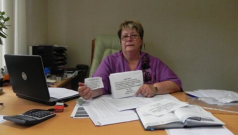 Daugiabučių namų valdos &bdquo;Paslaugos būstui&ldquo; direktorė R.Uznienė baiminasi, kad laiptinėse i&scaron;kabinėti remontininkų skelbimai gali būti apgaulė. 