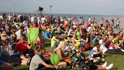 Į &bdquo;Bitėlandą&ldquo; susirinko apie 10 tūkst. žiūrovų.