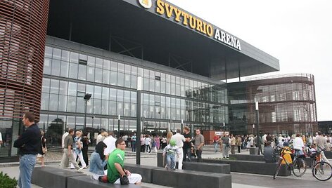 Klaipėdos &bdquo;&Scaron;vyturio&ldquo; arena ketvirtadienį priėmė pirmuosius lankytojus.