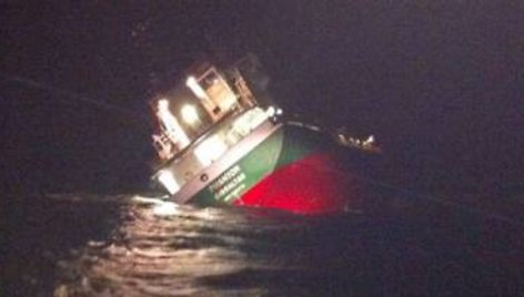 Prie Švedijos Elando salos skęsta krovininis laivas.