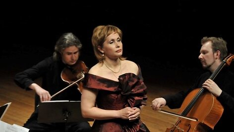 Aistė &Scaron;irvinskaitė sekmadienį dainuos Klaipėdos muzikinio teatro Kolonų salėje. 