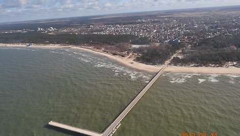 Palangos tiltas šeštadienį valandai paskęs tamsoje.