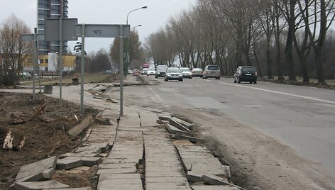 Minijos gatvės rekonstrukcijos darbai sudomino gretimų namų gyventojus.
