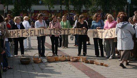 Klaipėdoje penktadienį prie&scaron; numatytą taupymo programą mitingavo Žemaitijos pedagogai.