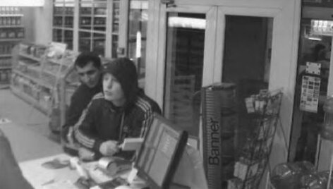 Policija pra&scaron;o padėti atpažinti degalinėje alkoholio pra&scaron;iusius jaunuolius.