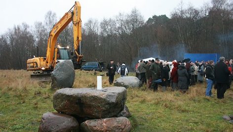 Simbolinis akmuo bus panaudotas koplyčios pamatui mūryti. 