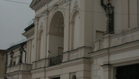 I&scaron; teatro balkono miestelėnus su &scaron;ventėmis sveikins gyvos prakartėlės herojai. 