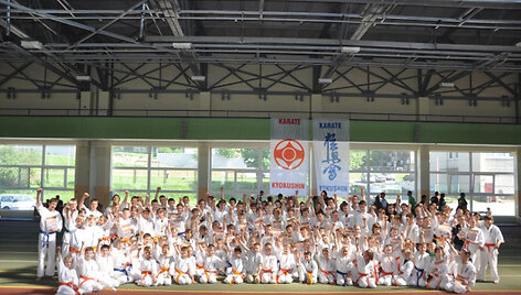 &bdquo;Shodan&ldquo; mokiniai.  
