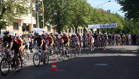 Dviračių maratonas pritraukė pustrečio šimto dalyvių. 