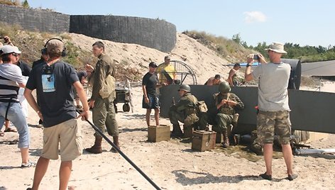 Birtų kompanijai „Dangerous films“ talkina lietuvių bendrovė „Baltijos filmų paslaugos“. 