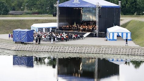 Klaipėdos valstybinis muzikinis teatras per Jūros &scaron;ventę i&scaron;bandė naują erdvę.
