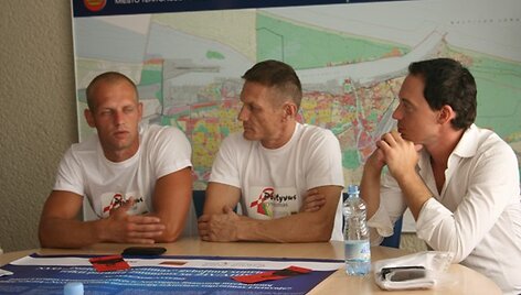 Tolerancijos &scaron;ventės rengėjai tikina, kad visuomenėje vis dar gajūs tabu. &bdquo;Geriau žinoti, negu nežinoti&ldquo;, &ndash; teigė J.Andriu&scaron;ka (viduryje). 