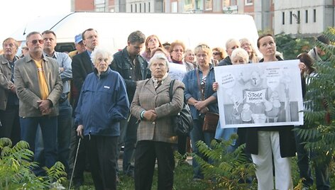 Klaipėdiečiai tikino besibaiminantys, kad jų pinigai gali būti &scaron;vaistomi vėjais.