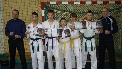 Karatistai savaitgalį rungėsi Vakarų taurės varžybose.