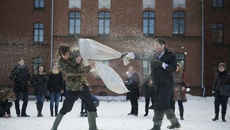 Pavasario belaukiant - muštynės sniego pusnyse. 