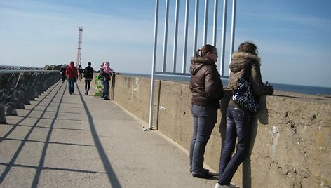 Pasivaik&scaron;čiojimas ant molo.