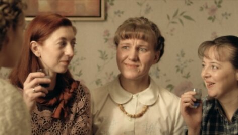 Juosta  &bdquo;Jau puiku tik dar &scaron;iek tiek...&ldquo; pasakoja apie neseną Lietuvos realybę.