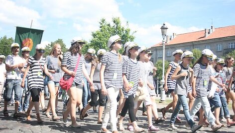 Žygiuoja &scaron;ventės &scaron;eimininkai - klaipėdiečiai.