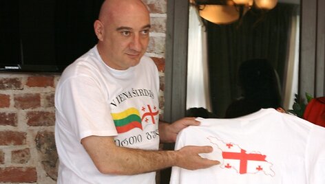 &bdquo;Patikėkit, mūsų &scaron;alies aistruoliai labai aistringi žiūrovai &ndash; arenoje reikės sujungti visus kondicionierius&ldquo;, &ndash; juokavo ambasadorius G.Kerdiko&scaron;vili. 