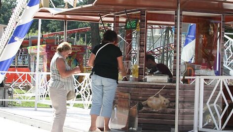Penktadienį įžymieji olandų atrakcionai Palangoje vis dar veikė, i&scaron;skyrus vieną, kuriame buvo daugiau nei valandai įstrigę žmonės. 