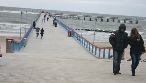 Vaizdas ant Palangos tilto nepriminė, kad kurortas pradeda sezono pradžią.