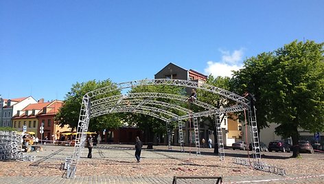 Klaipėdos Teatro aikštė jau ruošiama Pilies džiazo festivaliui.