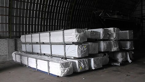 Vilkiko vairuotojas gabeno nelegaliai įsigytas medžiagas langų rėmams. 